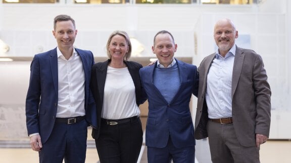 The partnership agreement is signed. From left: Aker Solutions EVP Life Cycle, Paal Eikeseth; CEO of StS-ISONOR AS, Ingrid Solheim; Vår Energi's COO, Torger Rød; and Geir Myhre, Managing Director of Honeywell Process Solutions. Photo: Vår Energi